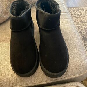 New Portland Ankle Boots Winter Boots Ugg like Sz 7 Black